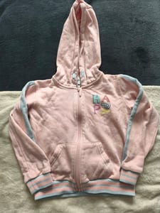 Mädchen Rosa Kapuzenjacke mit Reißverschluss und hellblauen Bündchen – Größe 116
