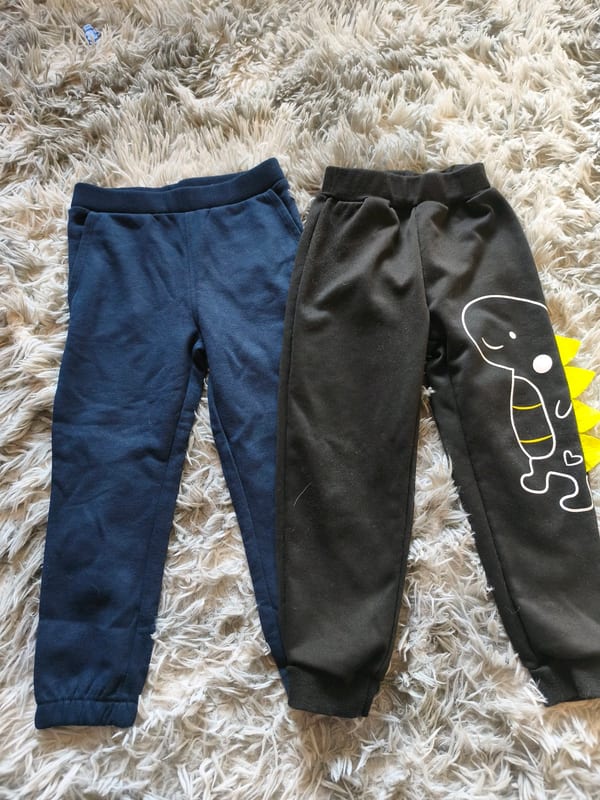 Jungen 2 Jogginghosen – Größe 104 – Blau/Schwarz