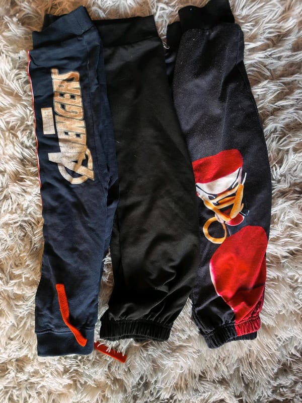 Jogginghosen-Set, 3 Stück, Kinder – Avengers-Motiv – Größe 104 – Schwarz/Blau – Bild 2 von 2