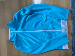 Jungen Sportjacke Reißverschluss türkis-weiß – Größe 134