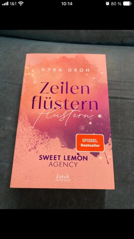 Zeilen flüstern – Kyra Groh, Buch