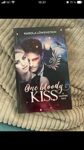 One Bloody Kiss – A Vampire Tale (Karola Löwenstein), Buch