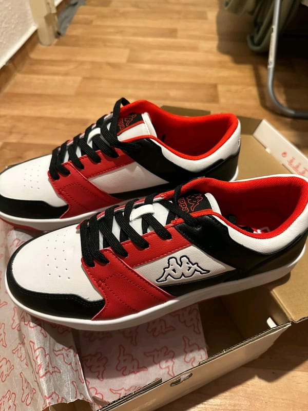 Herren Sneaker Schwarz Weiß Rot – Low-Top – Größe 42 – Bild 3 von 4