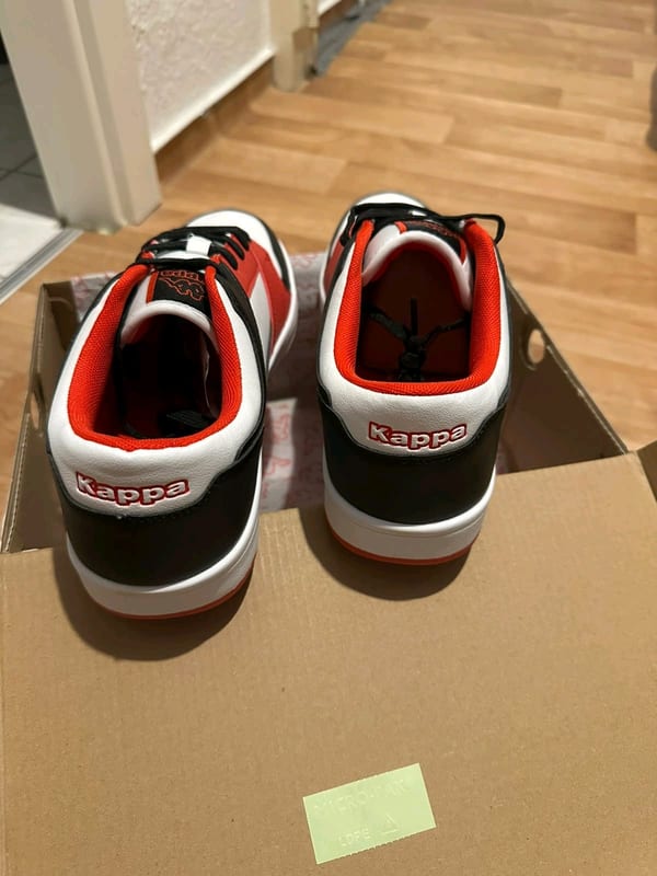 Herren Sneaker Schwarz Weiß Rot – Low-Top – Größe 42 – Bild 4 von 4