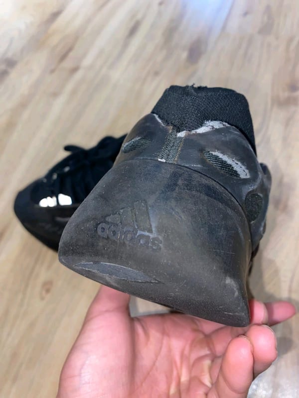 Herren Yeezys 700 v3 Gröse 41 Schwarz – Bild 2 von 4