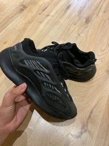 Herren Yeezys 700 v3 Gröse 41 Schwarz