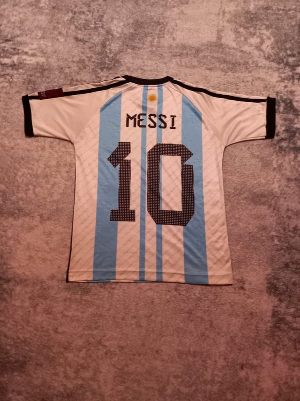 Herren Fußballtrikot Argentinien – Nummer 10 mit Aufschrift Messi – Größe S – Weiß/Blau – Bild 2 von 3