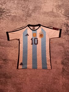 Herren Fußballtrikot Argentinien – Nummer 10 mit Aufschrift Messi – Größe S – Weiß/Blau