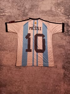 Herren Fußballtrikot Argentinien – Nummer 10 mit Aufschrift Messi – Größe S – Weiß/Blau – Bild 2 von 3