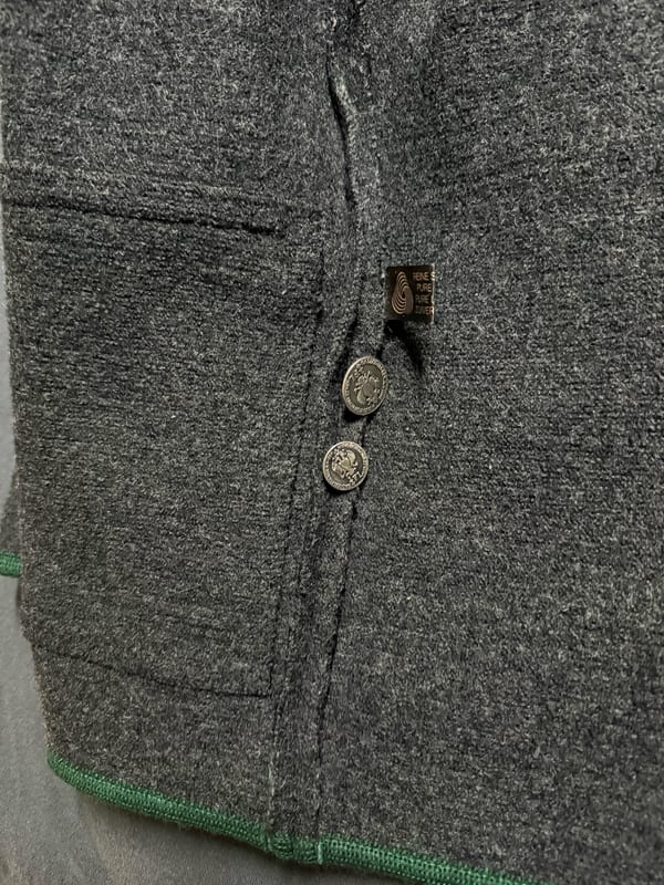 Damen Trachtenjacke aus Walkloden, dunkelgrau mit grünen Paspeln – Bild 7 von 8