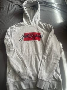 Herren Grauer Hoodie mit rotem Frontprint – Kapuzenpullover – Größe M – Bild 2 von 2