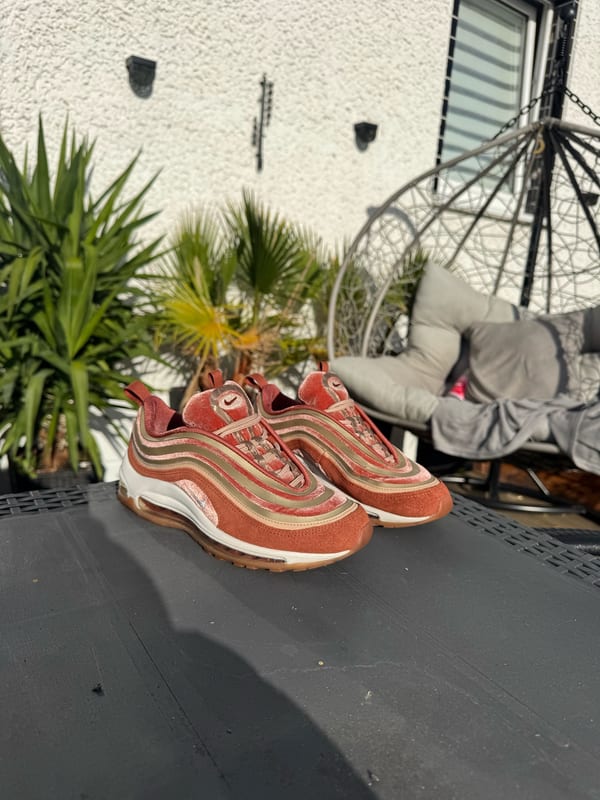Nike Damen Sneaker samt Air Max 97 Ultra 17 LX – Dusty Peach Gr. 37 37,5 – Gold – Bild 2 von 7