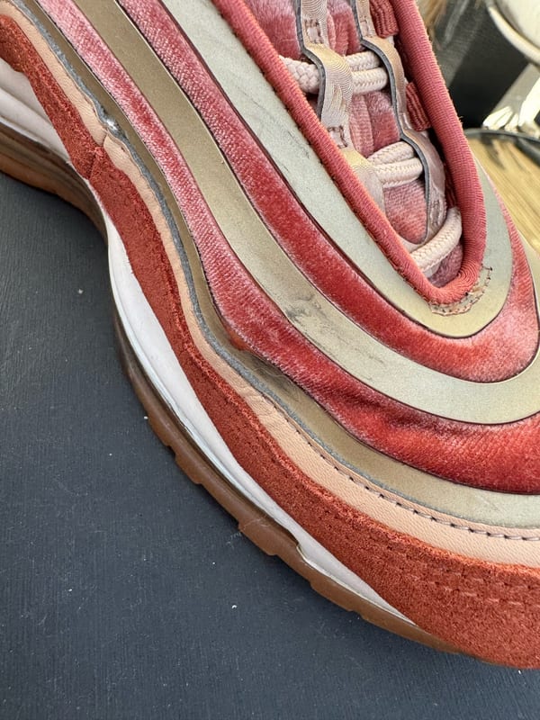 Nike Damen Sneaker samt Air Max 97 Ultra 17 LX – Dusty Peach Gr. 37 37,5 – Gold – Bild 6 von 7