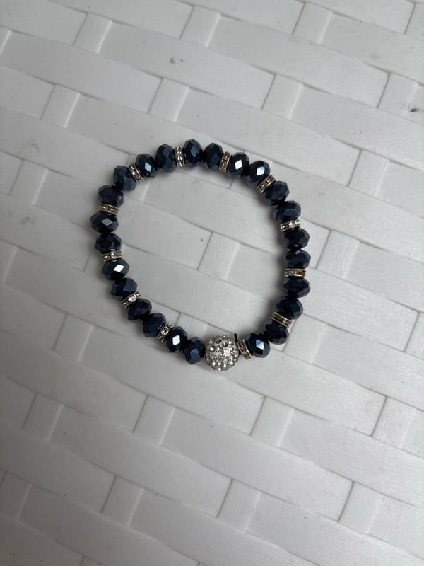Damen Armband mit dunkelblauen Glasperlen und Strasskugel – Bild 2 von 2