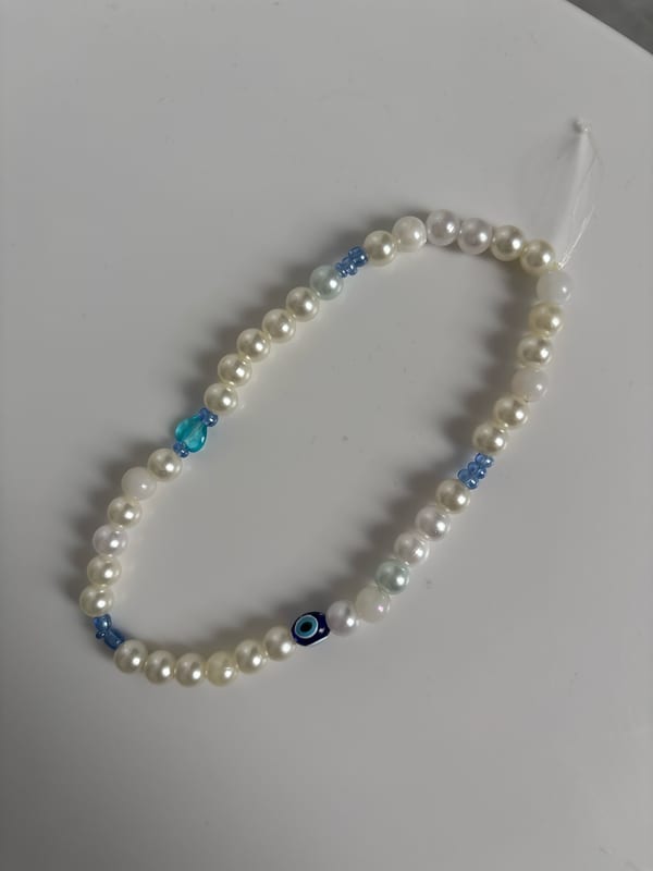 Damen Perlen Handykette mit blauen Glasperlen und Auge-Perle – Weiß