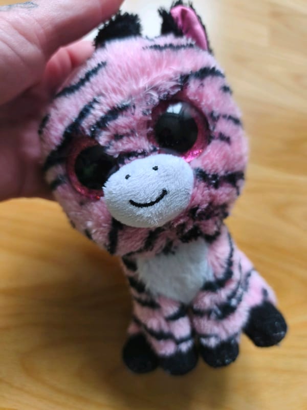 Pinkes Plüsch-Zebra mit großen Kulleraugen – Bild 2 von 3