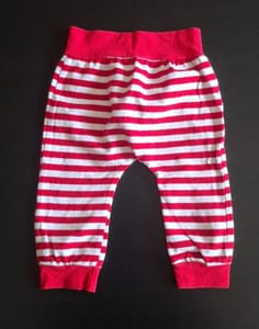 Bequeme Baby-Pumphose / Schlupfhose Gr. 74/80 – Rot/Weiß – Bild 2 von 2