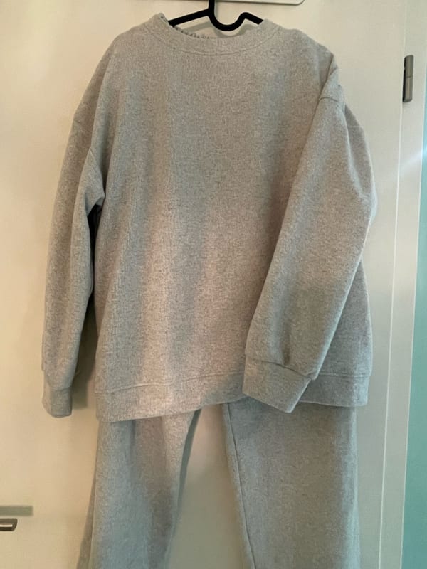 Damen Selanik-Strickset mit Rundhalsausschnitt, Oberteil und Hose Gr.M – Grau
