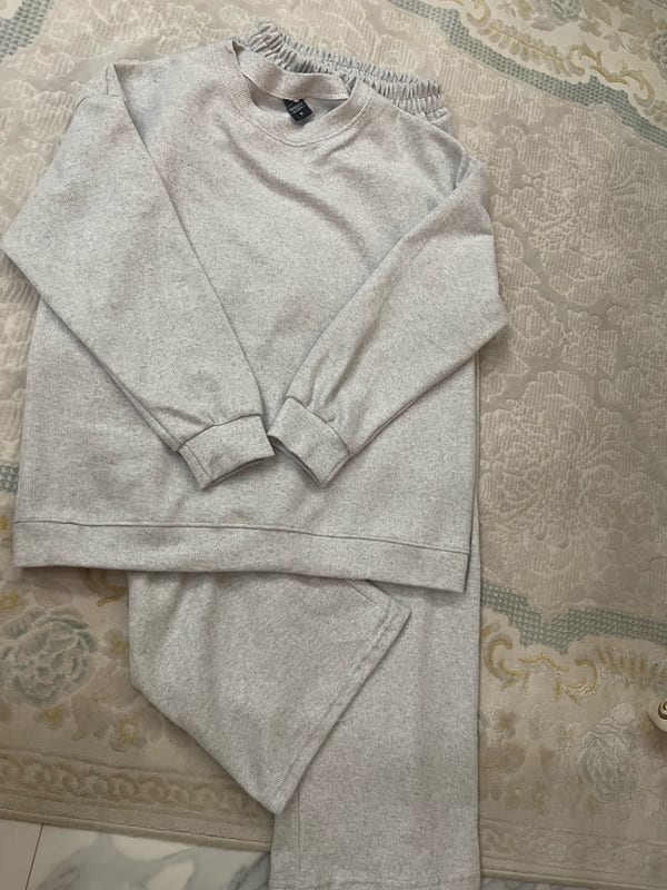 Damen Selanik-Strickset mit Rundhalsausschnitt, Oberteil und Hose Gr.M – Grau – Bild 6 von 9