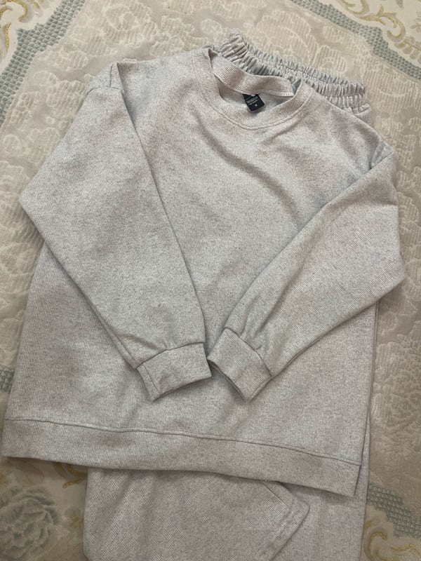 Damen Selanik-Strickset mit Rundhalsausschnitt, Oberteil und Hose Gr.M – Grau – Bild 7 von 9