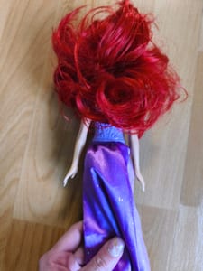 Meerjungfrau-Puppe mit roten Haaren und lila Kleid – Spielpuppe – Bild 3 von 3