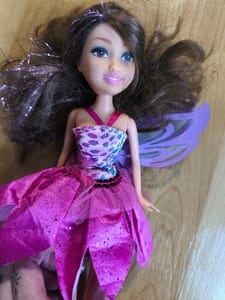 Feenpuppe mit Flügeln und Glitzerhaar