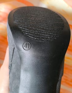 Damen Graue Stiefeletten mit Nieten und Riemen – Stiefelette mit Absatz – Größe 41 – Bild 5 von 6