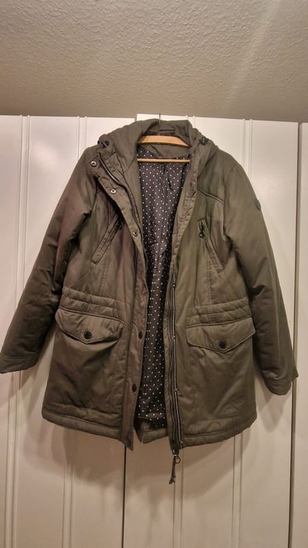 Damen Parka mit Kapuze, Khaki, Taschen und Reißverschluss – Größe 42 – Grün