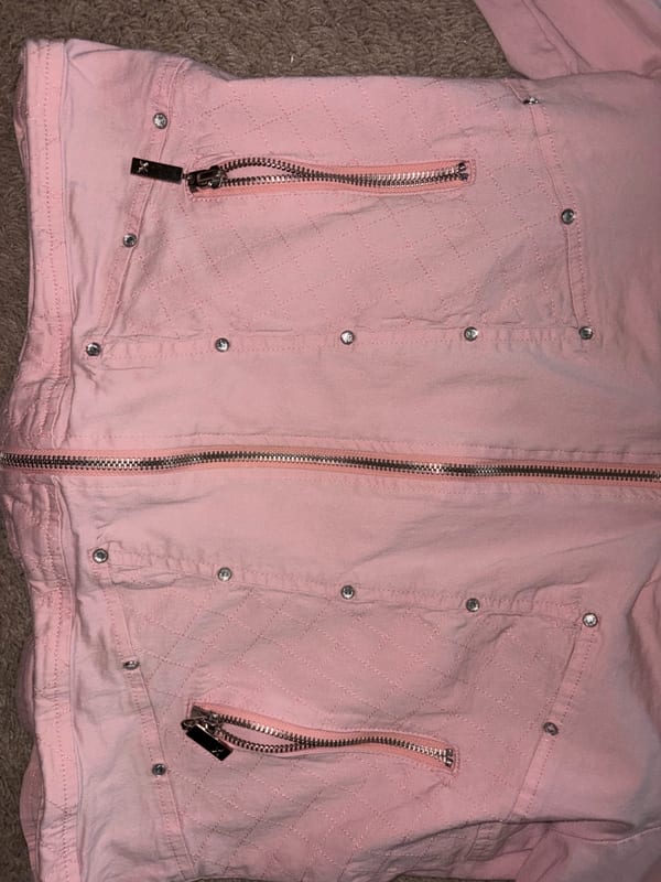 Damen Rosa Jacke mit Reißverschluss und Nieten – Größe S/M – Bild 2 von 5