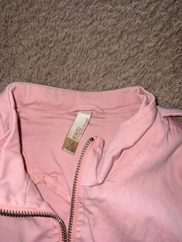 Damen Rosa Jacke mit Reißverschluss und Nieten – Größe S/M – Bild 5 von 5