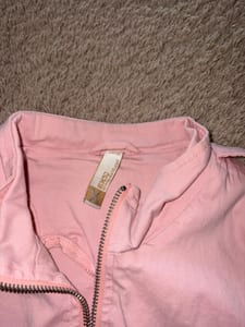 Damen Rosa Jacke mit Reißverschluss und Nieten – Größe S/M – Bild 5 von 5