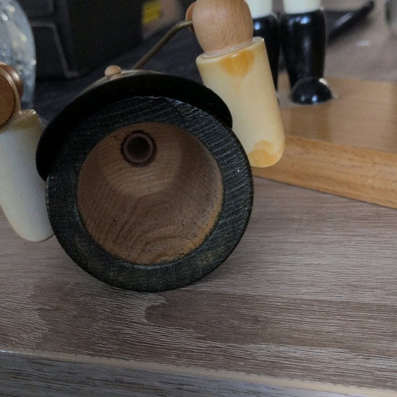 Räucherfigur Bierbrauer mit Bierkasten – Holzfigur Dekoration – Bild 3 von 4