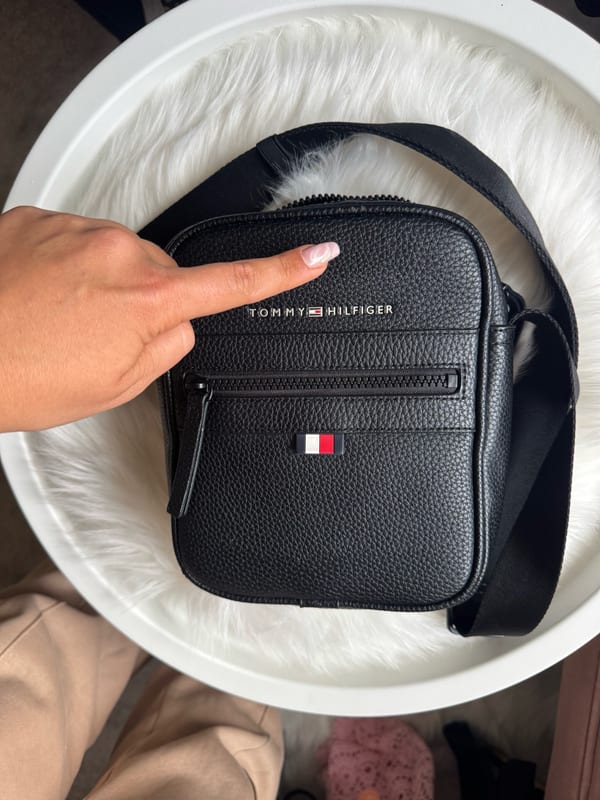 Tommy Hilfiger Tasche schwarz – Umhängetasche Crossbody – unisex – Schwarz/Blau – Bild 5 von 5