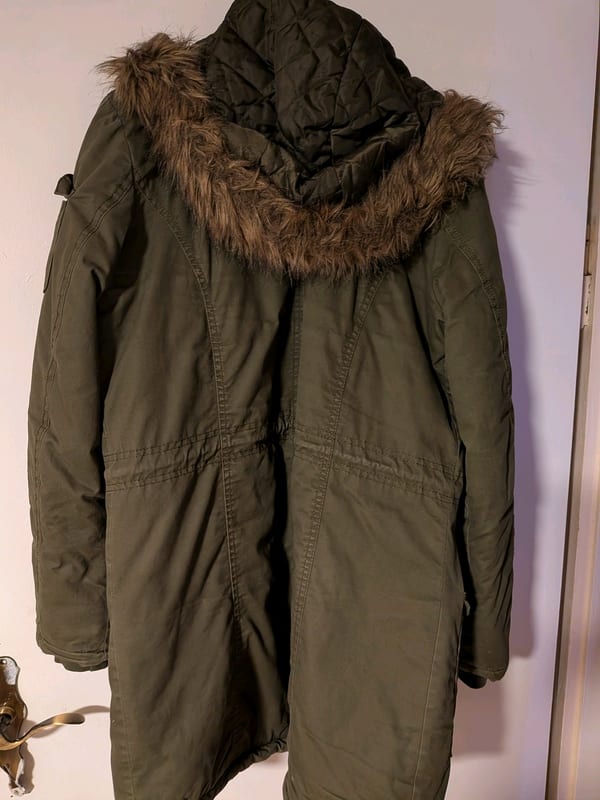 Damen Parka mit Kapuze und Kunstfellbesatz – Khaki – Größe M – Grün – Bild 2 von 10