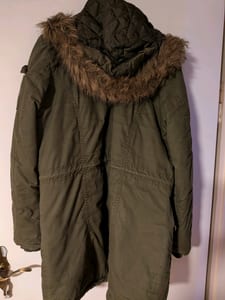 Damen Parka mit Kapuze und Kunstfellbesatz – Khaki – Größe M – Grün – Bild 2 von 10