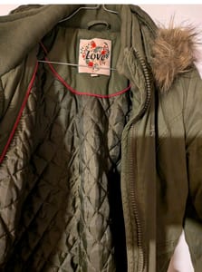 Damen Parka mit Kapuze und Kunstfellbesatz – Khaki – Größe M – Grün – Bild 5 von 10