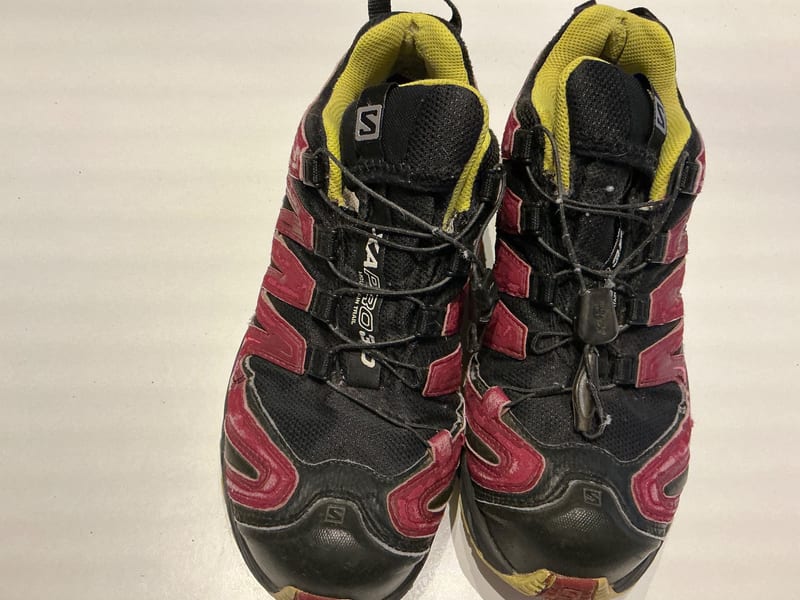 Salomon Damen Wanderschuhe Trailrunningschuh Gore Tex – Größe 40 – Schwarz