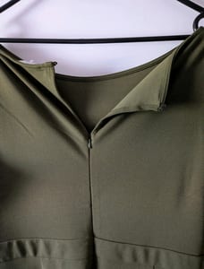 Damen Olivgrüner ärmelloser Jumpsuit mit weitem Bein – Größe 44 – Bild 7 von 10