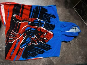 Spider-Man Badeponcho mit Kapuze – Kinder – Größe 104 – Blau/Rot