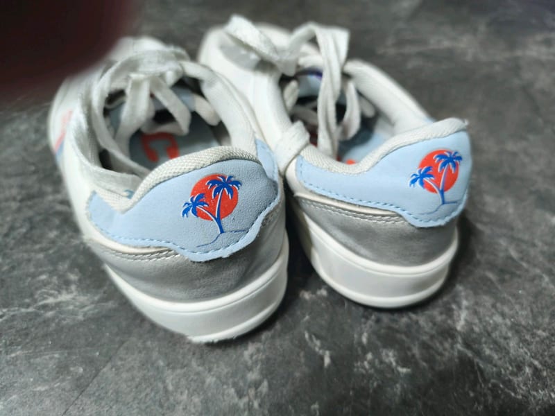 Weiße Sneaker mit Stitch-Motiv – Kinderschuhe – Größe 32 – Bild 3 von 6