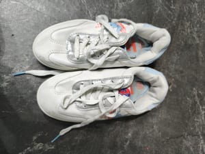 Weiße Sneaker mit Stitch-Motiv – Kinderschuhe – Größe 32 – Bild 2 von 6