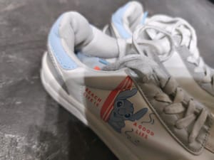 Weiße Sneaker mit Stitch-Motiv – Kinderschuhe – Größe 32 – Bild 5 von 6