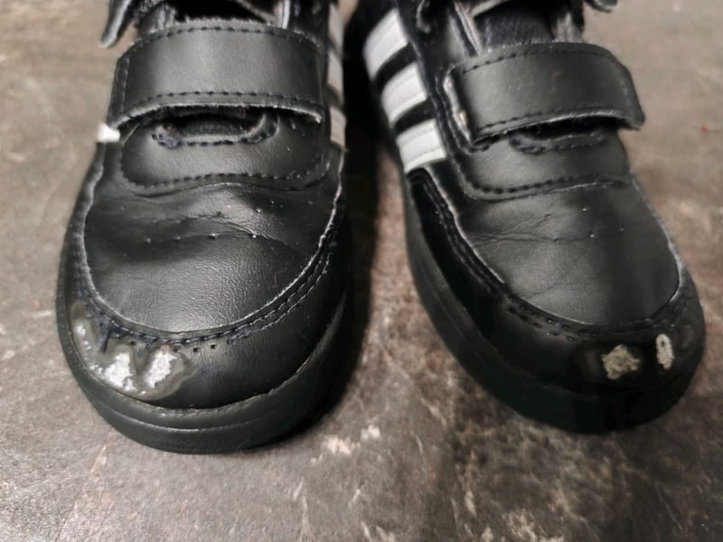 Kinderschuhe Klettverschluss schwarz mit weißen Streifen – Größe 26 – Bild 2 von 5