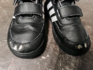Kinderschuhe Klettverschluss schwarz mit weißen Streifen – Größe 26 – Bild 2 von 5