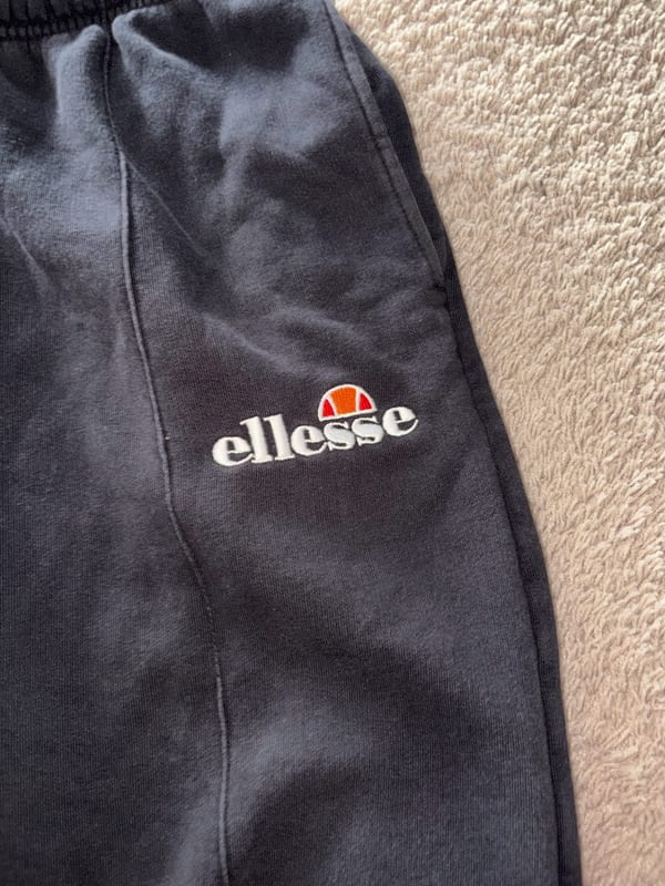 Ellesse Herren Jogginghose in Schwarz mit Logo-Stickerei – Größe 36 – Bild 2 von 4