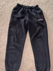Ellesse Herren Jogginghose in Schwarz mit Logo-Stickerei – Größe 36