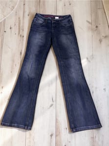 Damen Jeans Bootcut Dunkelblau Used-Look low-waist – Größe 32