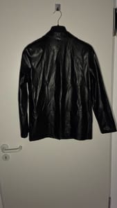 Damen Schwarzer Kunstleder-Blazer, einreihig, Revers – Bild 2 von 3