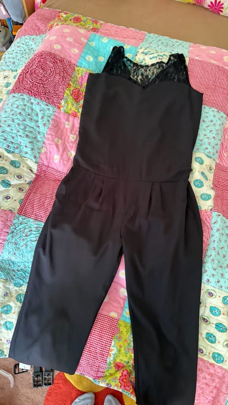 Schwarzer Jumpsuit mit Spitze – Mädchen – Größe 164