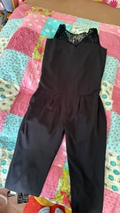 Schwarzer Jumpsuit mit Spitze – Mädchen – Größe 164